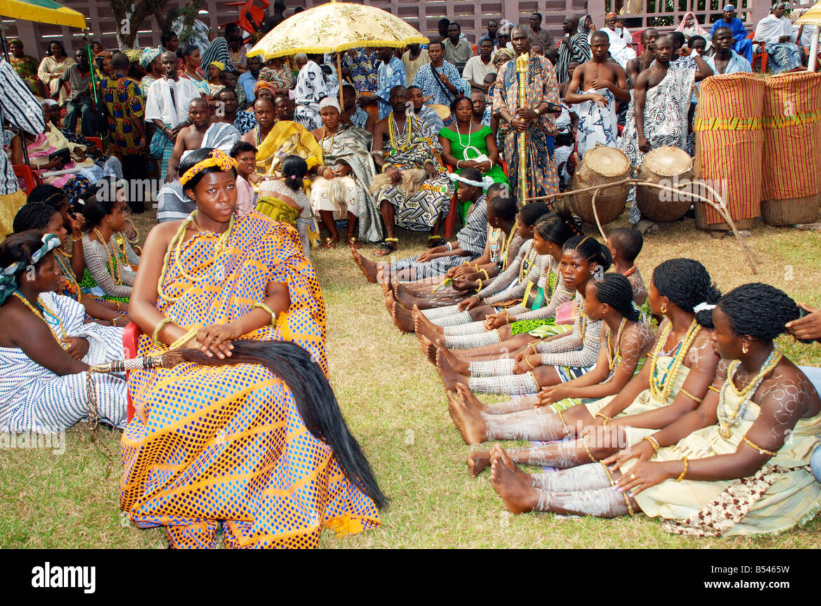 a-young-queen-of-the-ewe-tribe-of-ghana-surrounded-by-young-girls-B5465W
